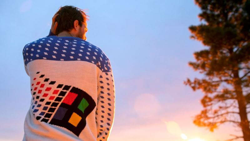 Microsoft представила уродливый рождественский свитер в стиле Windows 95