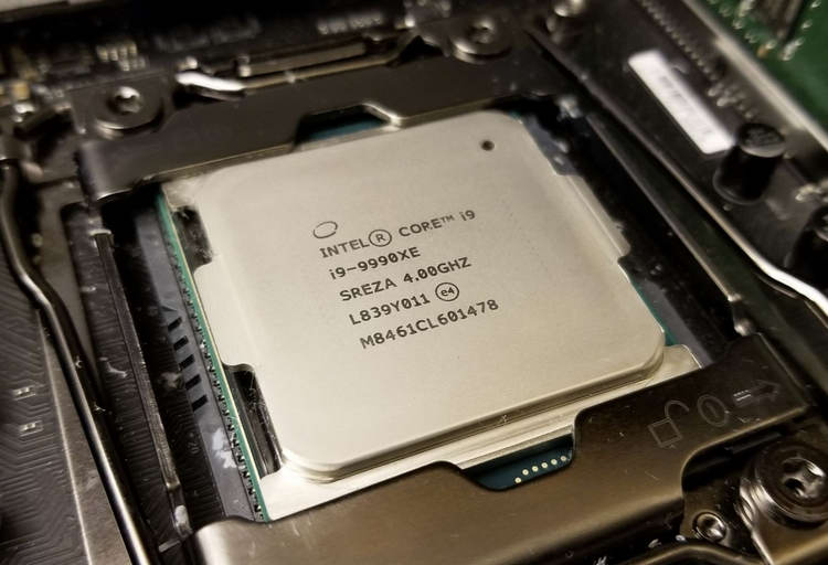 Выяснилась стоимость и уровень производительности эксклюзивного процессора Intel Core i9-9990XE»
