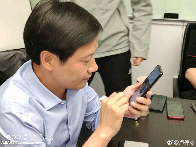 Глава Xiaomi замечен со смартфоном Redmi на платформе Snapdragon 855″