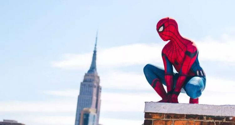 Косплей Spider-Man возвращается домой