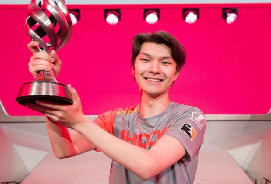 Sinatraa уходит из Overwatch в Valorant