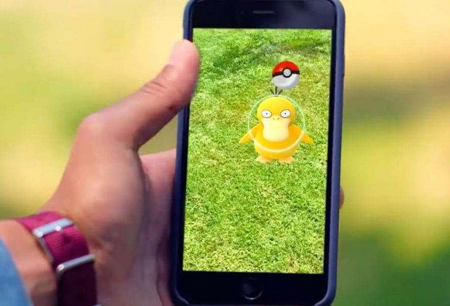 Поймает их всех — китайский дед играет в Pokemon GO на 64 смартфонах